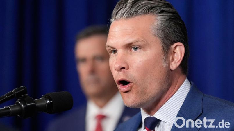 Er teilte den Post des zuständigen Regionalkommandos des US-Militärs über den erneuten Angriff auf X - US-Verteidigungsminister Pete Hegseth. (Archivbild) Bild: Alex Brandon/AP/dpa