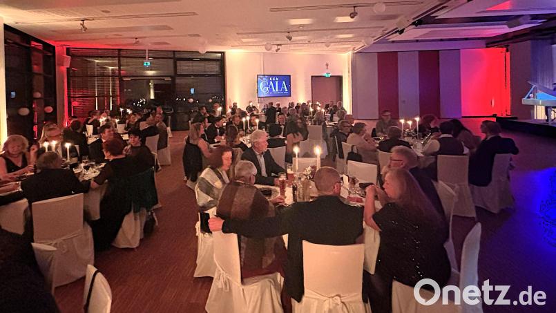108 Gäste waren ins Foyer gekommen, um bei der KEM-Gala dabei zu sein. Bild: stg