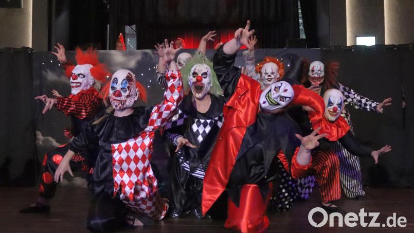 Die FG Knappnesia aus Sulzbach-Rosenberg feiert dieses Jahr ihr 66-jähriges Jubiläum und würdigte dies mit dem 24-minütigen Auftritt „The Show must go on“. Bild: mfh