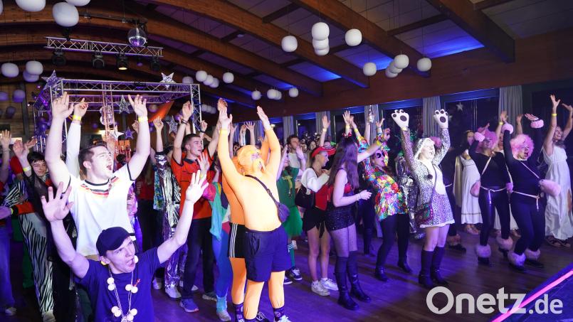 Die Gäste feierten die Premiere der "Flosser Narrennacht". Bild: mcl