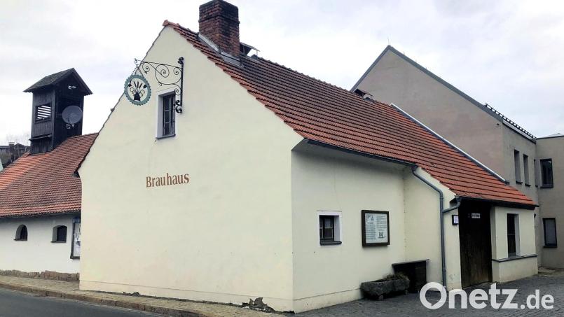 Bei der Bürgerversammlung in Falkenberg gab es für den ehrenamtlichen Einsatz bei der Erneuerung des Rührwerkes im historischen Brauhaus viel Beifall. Archivbild: wro