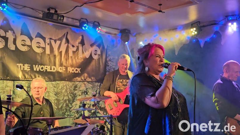 "Steely Five" weiß, was das Publikum im "Parapluie" hören will. Bild: uz