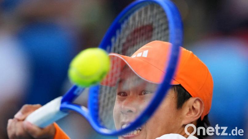 Der US-Youngster Learner Tien fordert im Viertelfinale von Melbourne Alexander Zverev. Bild: Asanka Brendon Ratnayake/AP/dpa