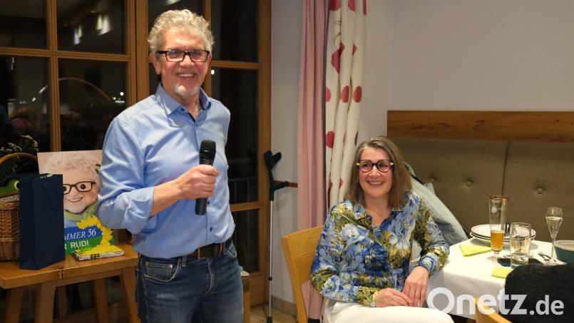 Der Grünen-Kreis- und Marktrat Rudi Sommer feierte seinen 70. Geburtstag. Seit fünf Jahren lebt er mit der promovierten Archäologin Gertrud Kuhnle (rechts) zusammen. Bild: Hirsch