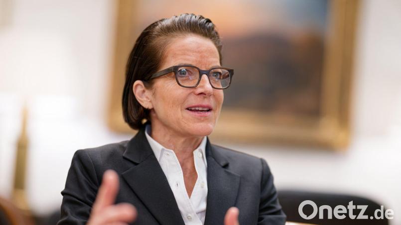 Caroline von Kretschmann, geschäftsführende Gesellschafterin des Hotels „Europäischer Hof Heidelberg“, ist ein Tiktok-Star - ihre Videos werden zum Teil millionenfach geklickt. Bild: Uwe Anspach/dpa