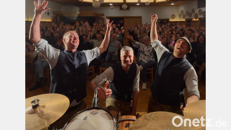 Zweimal ausverkauftes Haus bei der Premiere für den Horrido- Express alias Benjamin Roder, Thomas Walter und Alexander Thurn (von links). Bild: edo