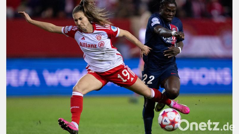 Katharina Naschenweng (links) bleibt weiterhin beim FC Bayern. (Archivbild) Bild: Sven Hoppe/dpa