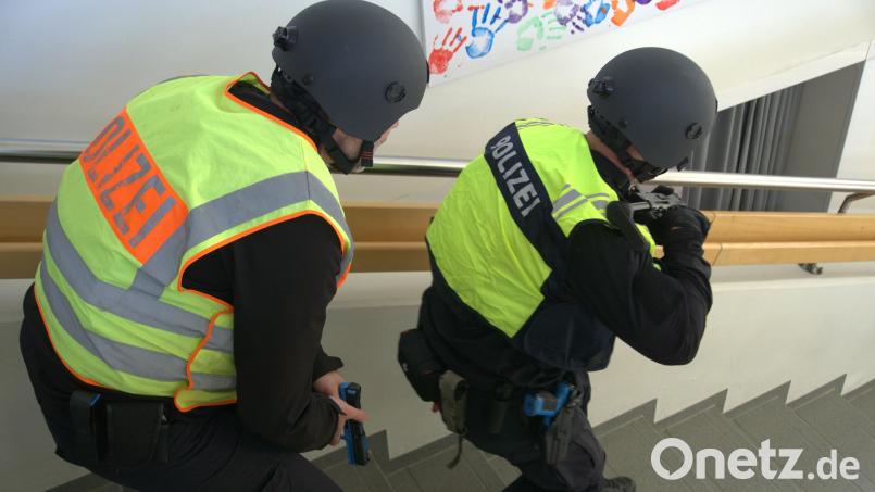 Am Freitag findet in der Realschule in Kemnath eine Amokübung statt. An der Mittelschule in Waldsassen probten die Einsatzkräfte bereits im November den Ernstfall. Archivbild: Polizei Waldsassen