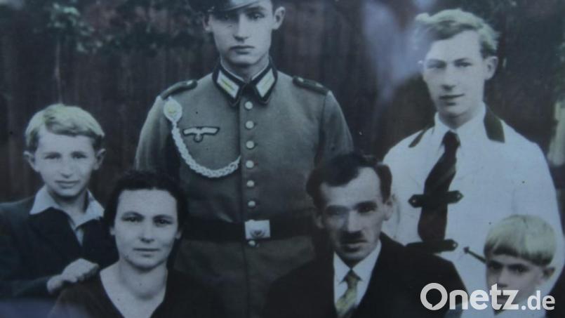 Anna Zeitler mit ihrem Ehemann Georg und den Söhnen vor dem Krieg. Als sie 1945 die Brüder versteckte, war sie mit ihrem schwer kranken Mann und dem Jüngsten allein auf dem Hof. Die anderen drei Söhne waren eingezogen worden. Bild: Yad Vashem