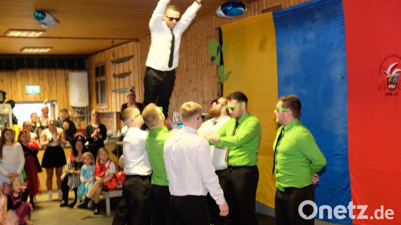 Weltall-Akrobatik demonstrieren die "Rußweiber". Bild: do