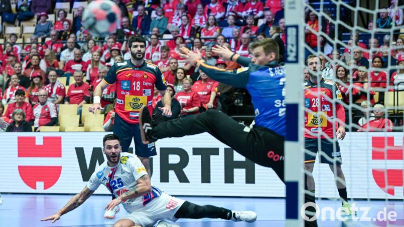 Lieferte gegen Frankreich eine starke Partie: Spaniens Torwart Sergey Hernandez. Bild: Sina Schuldt/dpa