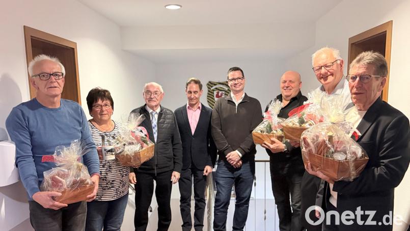 Das Omnibusunternehmen Bruckner und Reichert ehrt mehrere langjährige Mitarbeiter für ihre Treue und ihren Einsatz. Bild: Verena Bruckner