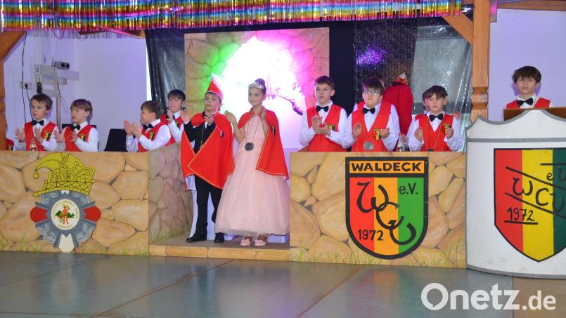 Der Elferrat mit dem Kinderprinzenpaar. Bild: ak