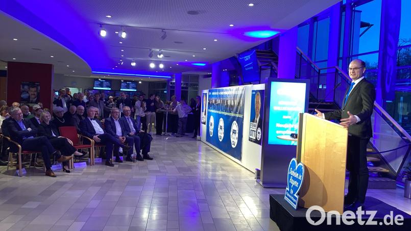 Heimat- und Finanzminister Albert Füracker sprach nicht nur klare Worte sondern unterhielt gleichzeitig mit seiner launigen Rede. Bild: mzi