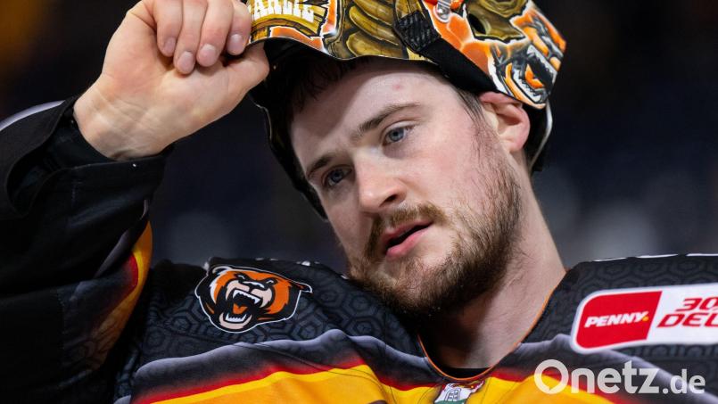 Historischer Torschütze: Eishockey-Keeper Dustin Strahlmeier. (Archivbild) Bild: Sven Hoppe/dpa