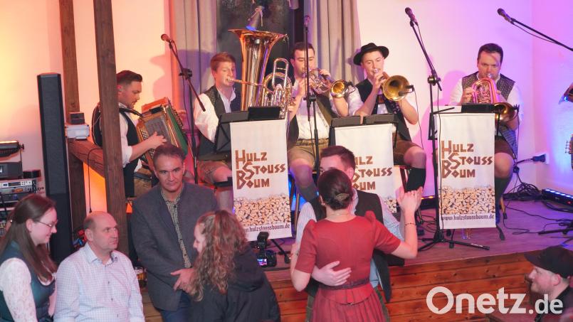 Die Waldthurner Hulzstoussboum (von links) Jonas Kraus, Max Steiner, Julian Bauer, Konstantin Stahl und Andreas Holfelner Bild: fvo