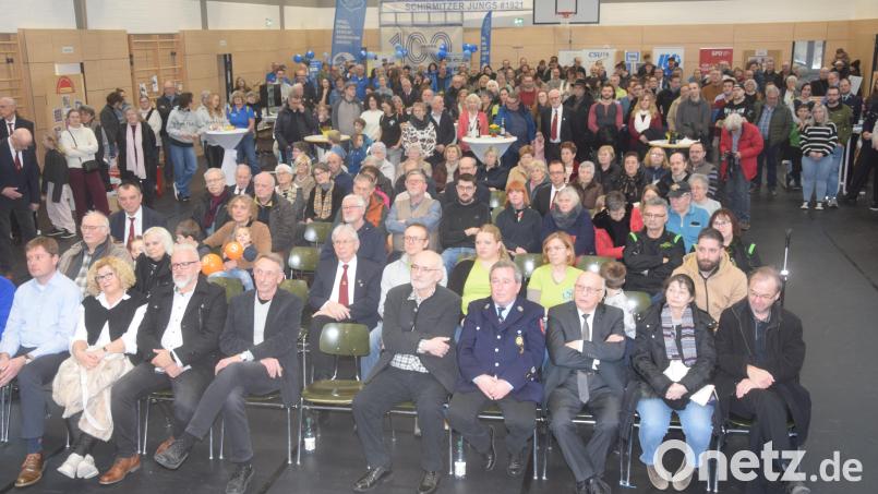 Einweihung und Tag der offenen Tür. 350 Bürgerinnen und Bürger nutzten die Möglichkeit, ihre neue Mehrzweckhalle kennen zu lernen. Bild: fz