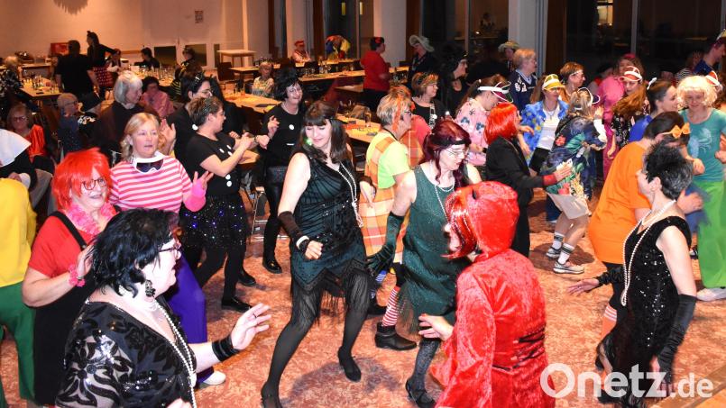 Beim Frauenfasching des Katholischen Frauenbundes im großen Saal des Jugendheims in Grafenwöhr wurde ausgiebig getanzt. Bild: rgr