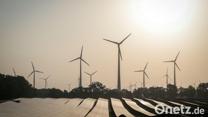 Seit dem Jahr 2023 gab es im Schnitt 15 Tage mit wenig Wind und Sonne. (Archivbild) Bild: Kay Nietfeld/dpa