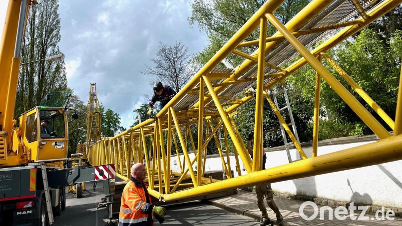 Weil ein Mobilkran aufgestellt wird, wird der Kirchweg in Sulzbach-Rosenberg am 24. Februar voll gesperrt. Symbolbild: Gabi Schönberger