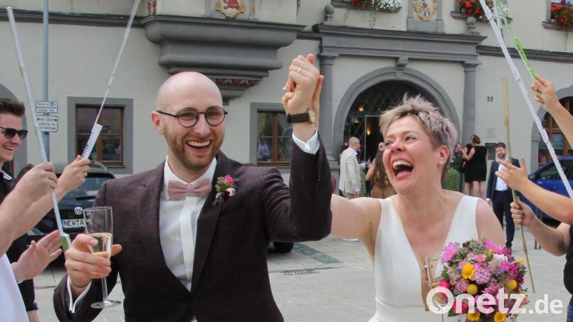 Eine Traumhochzeit zu organisieren, ist häufig nicht einfach. Ein Netzwerk aus über 60 Hochzeitsdienstleistern aus dem Raum Amberg und ein interaktives Planerbuch sollen Brautpaaren bei der Organisation helfen. Symbolbild: kro