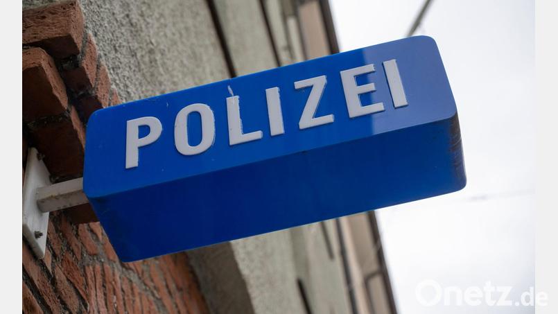 Die Beamten leiteten ein Strafverfahren gegen den 41-jährigen Fahrgast ein. (Symbolbild) Bild: Peter Kneffel/dpa