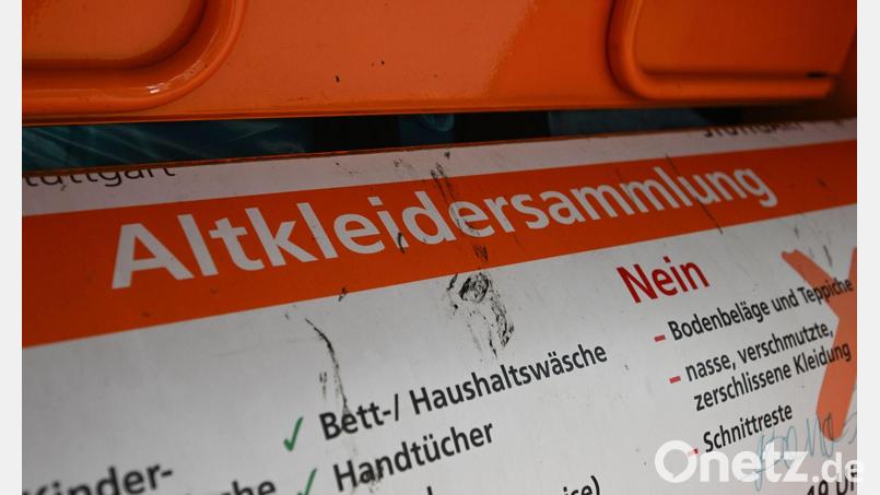 Von wem wurde der tote Hund neben dem Altkleidercontainer entsorgt? (Symbolbild) Bild: Bernd Weißbrod/dpa