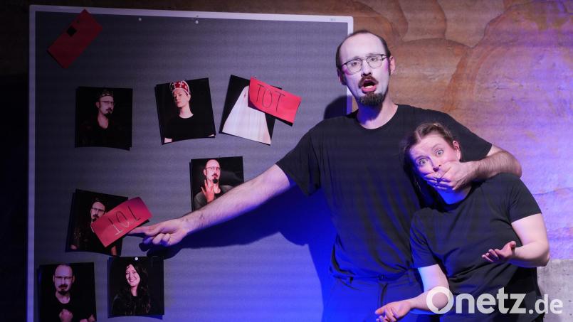 Im Felsenkeller in Schwandorf führt das OVIGO-Theater das Stück „Hamlet for you“ auf. Bild: Marlene Lehmann / OVIGO-Theater