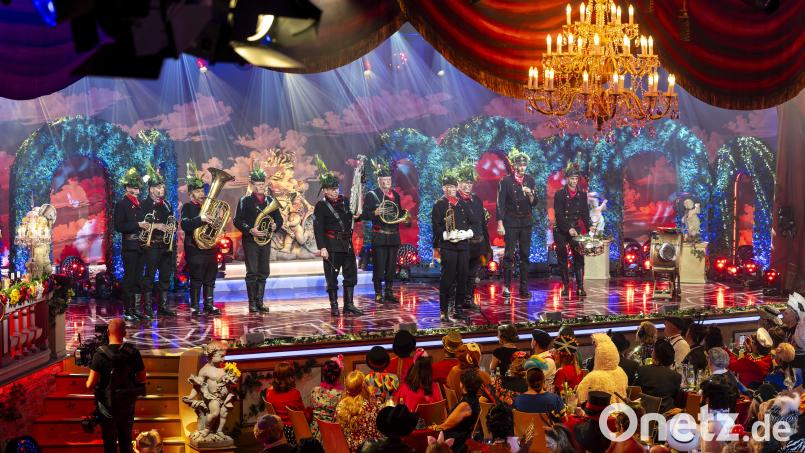 Die Altneihauser Feierwehrkapell'n schüttete im vergangenen Jahr ihren Spott über den fränkischen Gastgebern aus. Auch 2026 sind die Oberpfälzer wieder beim Frankenfasching vertreten. Bild: Ralf Wilschewski/BR