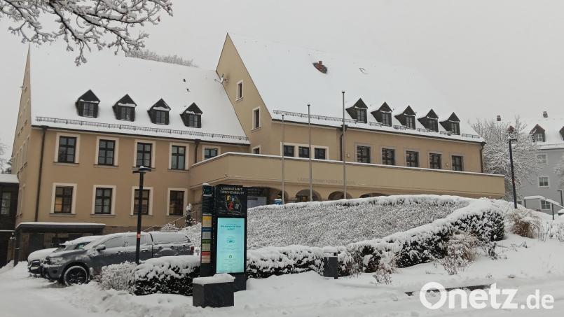 Wer wird die nächsten sechs Jahre Chef im Landratsamt Tirschenreuth? Fünf Kandidaten und eine Kandidatin gehen am 8. März ins Rennen. Wenn niemand auf Anhieb mehr als 50 Prozent der abgegebenen Stimmen auf sich vereinigt, gibt es zwei Wochen später eine Stichwahl. Bild: as