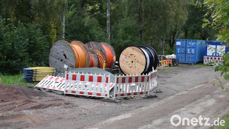 Es werden noch einige Jahre vergehen, bis im Markt Schwarzenfeld an vielen Orten die Kabeltrommeln für den Glasfaserausbau zu sehen sind. Erste Schätzungen reichen bis 2032, bis alle Adressen angeschlossen sind. Bild: bnr