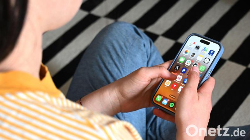 In Frankreich wird ein Social-Media-Verbot für Jüngere vorangetrieben. (Symbolbild) Bild: Elisa Schu/dpa