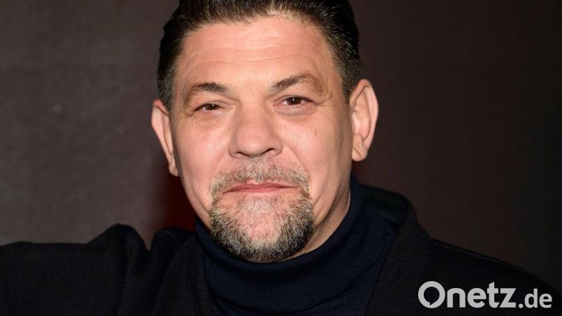 TV-Koch Tim Mälzer sorgt sich um die Zukunft seiner Kochshow „Kitchen Impossible“. (Archivbild) Bild: Gregor Fischer/dpa