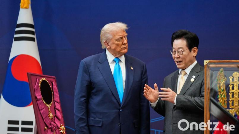 Trump und Südkoreas Präsident Lee waren sich voriges Jahr einig geworden in Sachen Zölle. (Archivbild) Bild: Mark Schiefelbein/AP/dpa