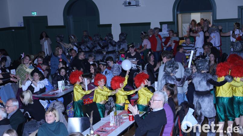 Jede Menge Gaudi und eine große Polonaise gab es am Ende des offiziellen Programms. Bild: Michael Meier