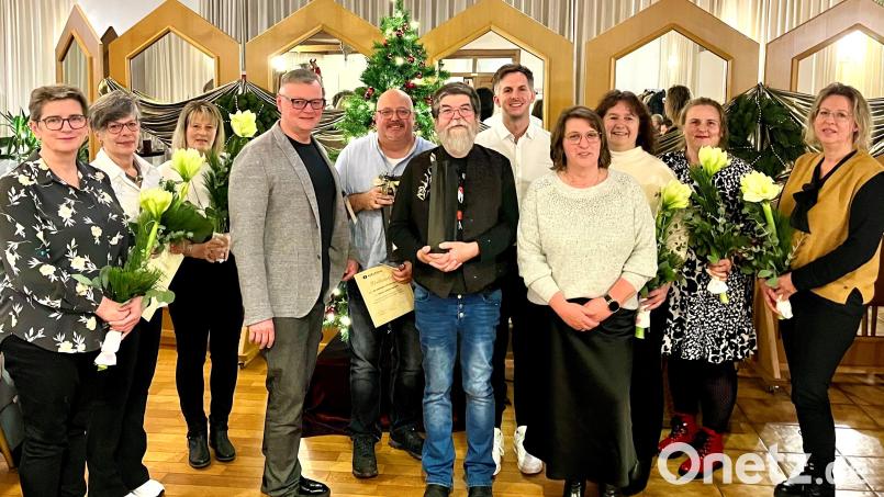 Bild von links nach rechts: Andrea Schinner, Ute Haase, Carolin Rosenmüller, Rene Thiede, Jassin Ismail, Markus Kopf, Felix Sasse, Gerlinde Simon, Maria Schwander, Alena Oetjens, Andrea Zach. Bild: Margot Schödel