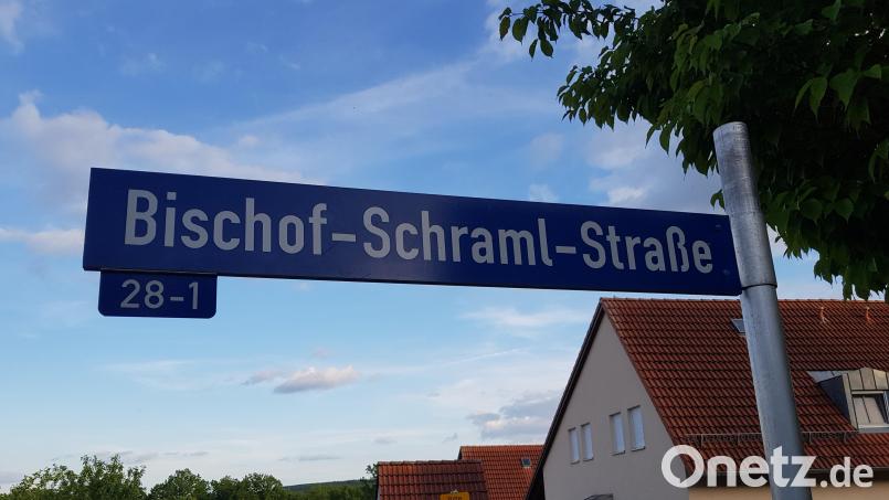 Bei der Bischof-Schraml-Straße hatte man es versäumt, sie für den öffentlichen Verkehr zu widmen. Die Anwohner wären damit zum Beispiel rechtlich gar nicht verpflichtet gewesen, vor den Häusern Winterdienst zu leisten. Bild: Benkhardt