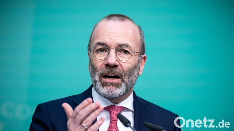 Aus der Sicht von CSU-Vize Manfred Weber sollte man nach der nächsten Europawahl im Jahr 2029 das Amt der Kommissionspräsidentin zusammenführen mit dem Ratspräsidenten. (Archivbild) Bild: Michael Kappeler/dpa