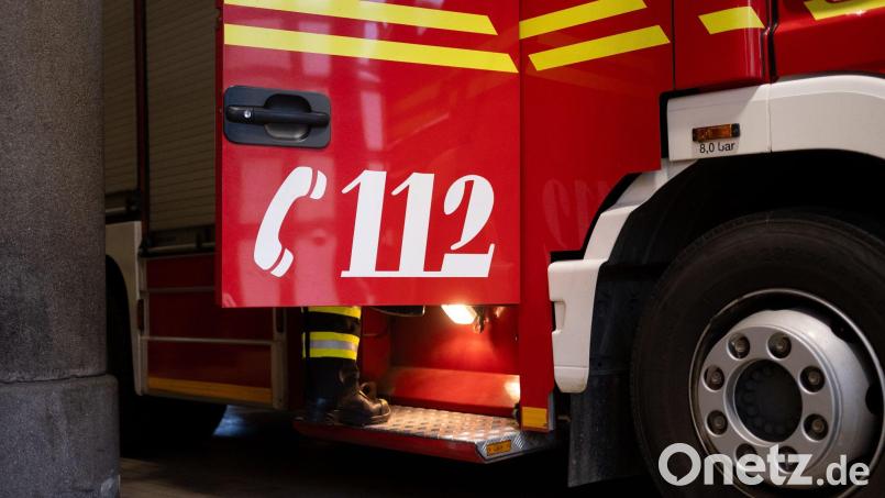 Auf dem Weg zum Feuerwehrhaus kam der Mann mit seinem Wagen von der Straße an. (Symbolbild) Bild: Niklas Treppner/dpa