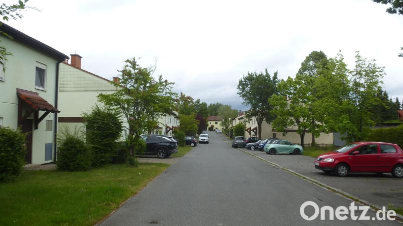 Ein Großteil der 39 Doppelhäuser in der ehemaligen US-Wohnsiedlung ist wieder bewohnt. Fünf Häuser hat die Regierung der Oberpfalz zur Unterbringung von Flüchtlingsfamilien angemietet. Bild: bk