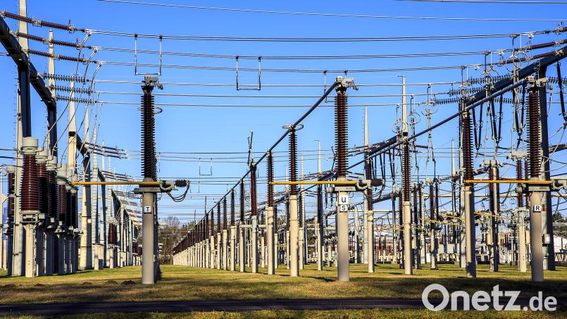 Würde bei Klobenreuth ein Umspannwerk errichtet, könnte dort grüner Strom von PV-Anlagen und Windrädern aus der Umgebung ins Netz eingespeist werden. Im Bild ein Umspannwerk bei Schwandorf. Symbolbild: Clemens Hösamer