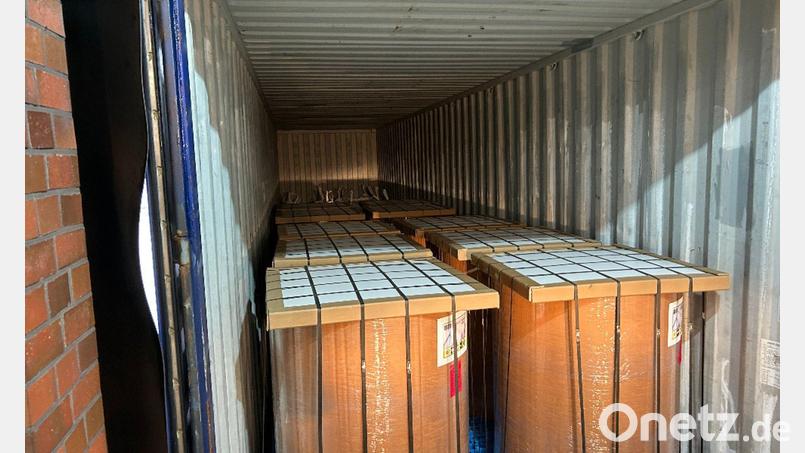 Im Inneren der Papierrollen waren 400 Pakete mit Heroin versteckt, die der Zoll bei einer Röntgenkontrolle im Hamburger Hafen entdeckte. Bild: -/Zollfahndungsamt Hannover/dpa