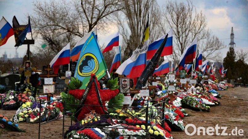 Nach Schätzung von US-Forschern sind bislang 325.000 russische Soldaten im Angriffskrieg gegen die Ukraine getötet worden. (Archivbild) Bild: Uncredited/AP/dpa