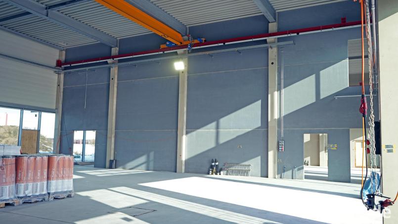 Die etwas dunkleren Wände mit Biokohlenstoff-Beton sind im Hallentrakt des künftigen Gerhard-Markgraf-Ausbildungszentrums verbaut. Bild: Markgraf