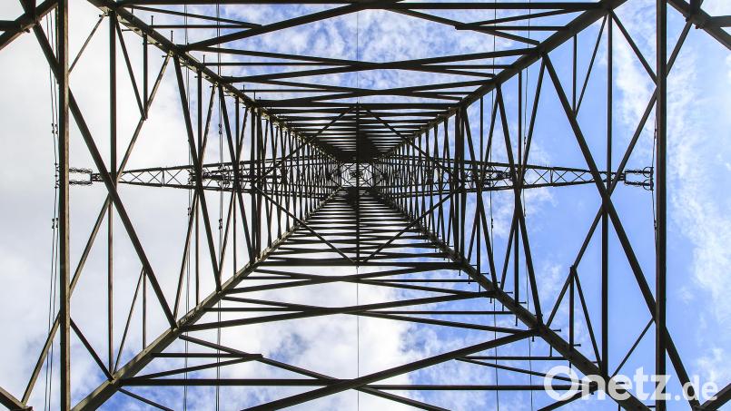 Bei einer Überlandleitung im Bereich Sulzbach-Neukirchen hat es am Mittwoch, 28. Januar, eine Störung gegeben, rund 800 Haushalte waren deshalb circa eine Stunde lang ohne Strom. Bild: Clemens Hoesamer
