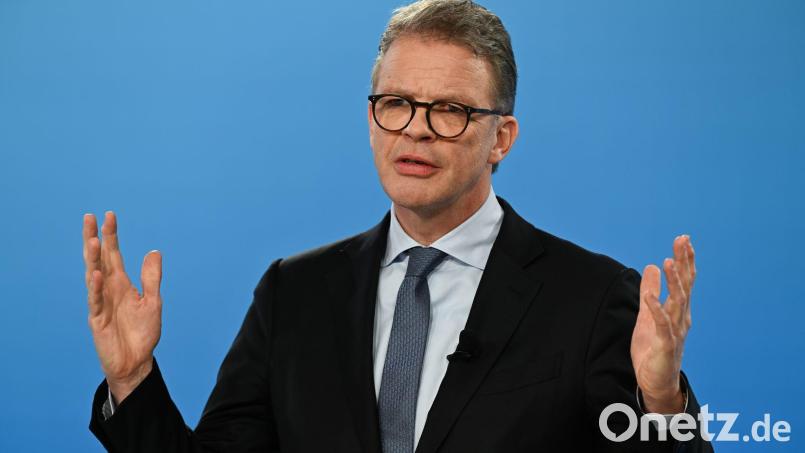 Nach Razzia wegen Geldwäscheverdachts: Konzernchef Sewing sagt Zusammenarbeit mit den Behörden zu. (Archivbild) Bild: Arne Dedert/dpa