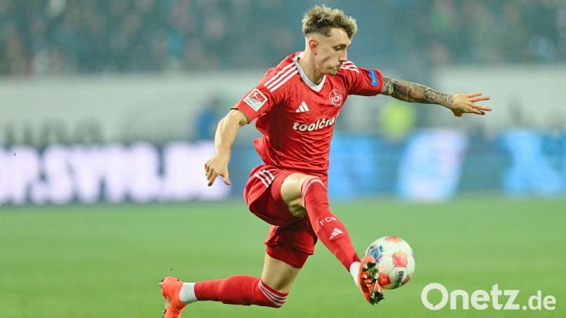 Vor dem Abflug aus Nürnberg: Tim Drexler. Bild: Uwe Anspach/dpa