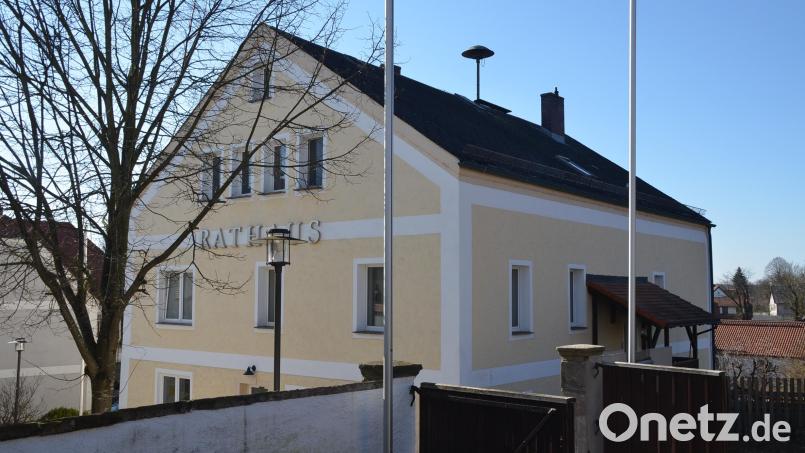 Die Kastler Bürger haben die Wahl zwischen Amtsinhaber Hans Walter (CSU) und Stefan Reichel (Gemeinsam für Kastl) als künftigen Chef im Rathaus. Archivbild: ak