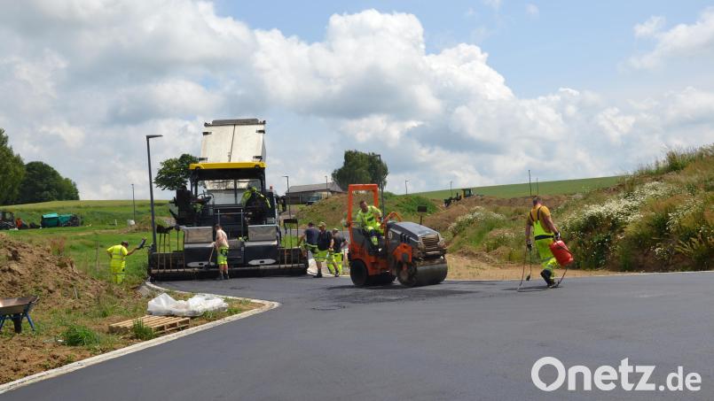 Fast 2 Millionen Euro kostete die Erschließung für den 3. Bauabschnitt des Bebauungsgebietes „Steinling III“. So entstanden 28 neue Bauplätze. Bild: gi