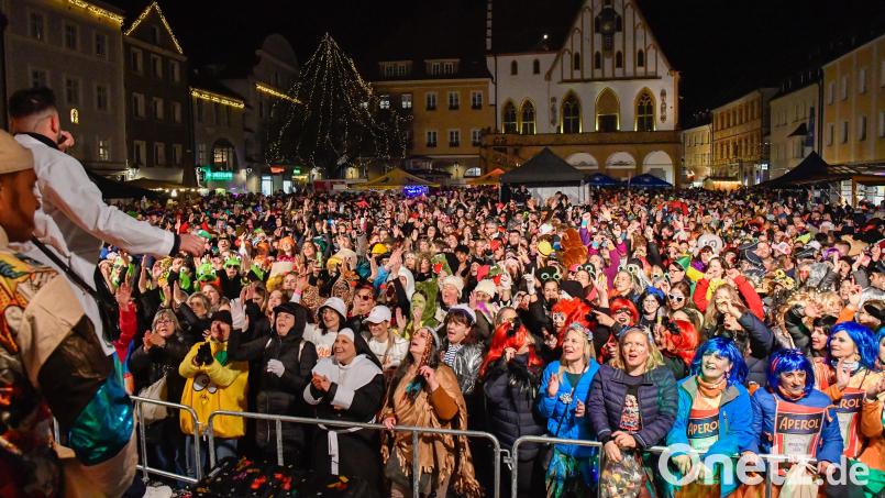 Die Hexennacht in Amberg wird voraussichtlich wieder rund 8000 Besucher auf den Marktplatz locken. Archivbild: Petra Hartl